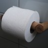 WC rulle holder i massiv ege-træ set fra siden. Dansk designet toiletrulleholder i enkelt design. En enkel toiletpapirrulleholde