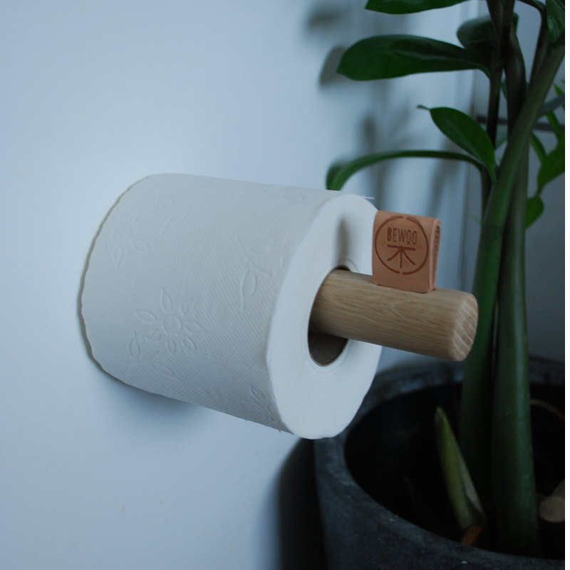 Holder for the toilet paper. Made in solid oak with leather snip.