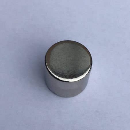 Neodymium super magnet with a holding force of 62 Newton (6.2 kg) The same magnet is used for the SPOT board magnet.